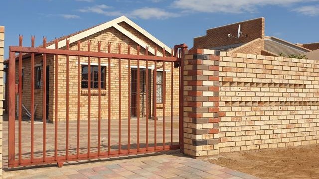 To Let 2 Bedroom Property for Rent in Mandela View Free State
